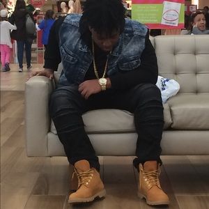 Meet your Posher, Cornelious